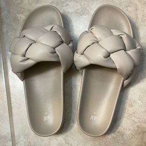 h&m braided slides (sz.40) fits me as a TTS 9